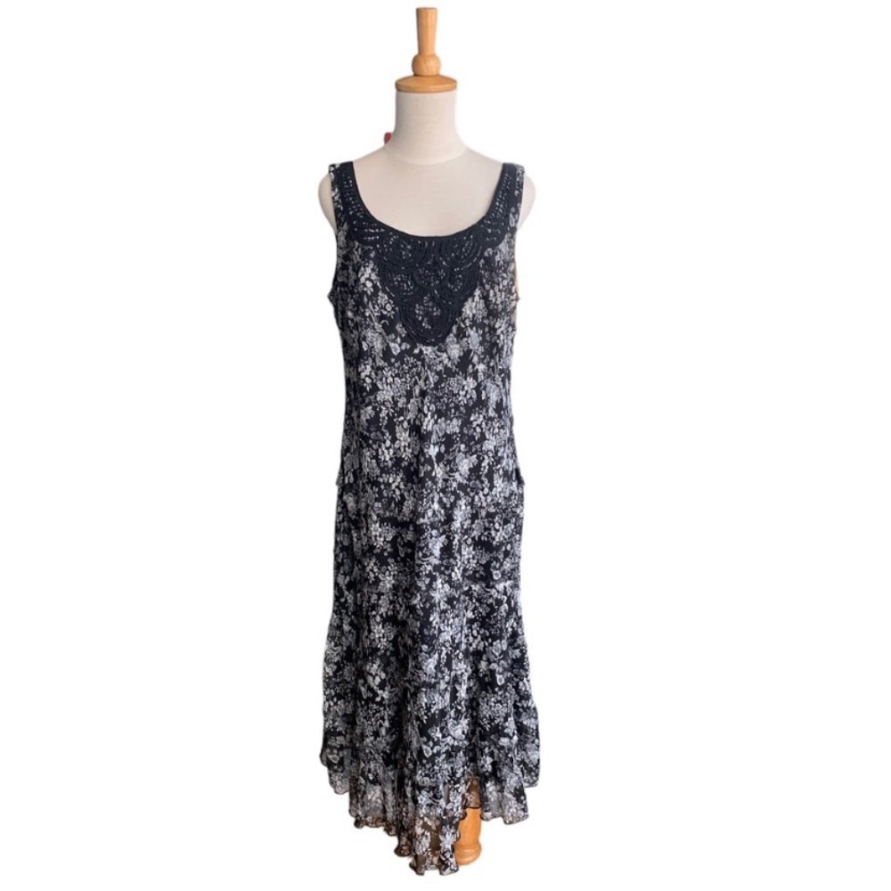 Laura Plus Floral Crochet Front Dress - Picture 2 of 8